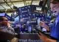 Big Tech Eyes Stablecoins as Circle Soars – Apple, X, Airbnb & Google Explore Integration to Cut Costs